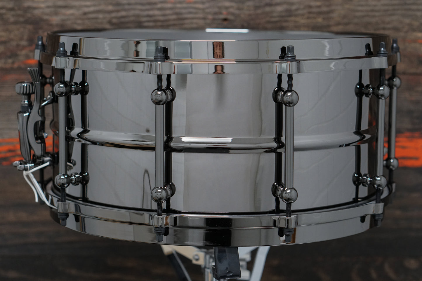 Ludwig 6.5x14" Universal "Back To Black" Brass Snare Drum - LU6514
