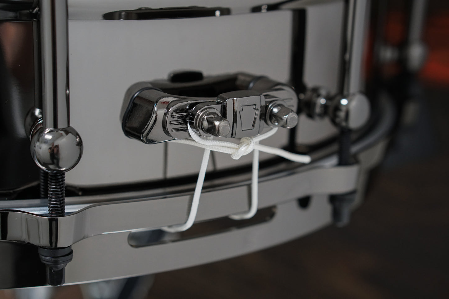 Ludwig 6.5x14" Universal "Back To Black" Brass Snare Drum - LU6514