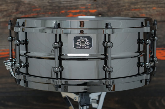 Ludwig 5.5x14" Universal "Back To Black" Brass Snare Drum - LU5514