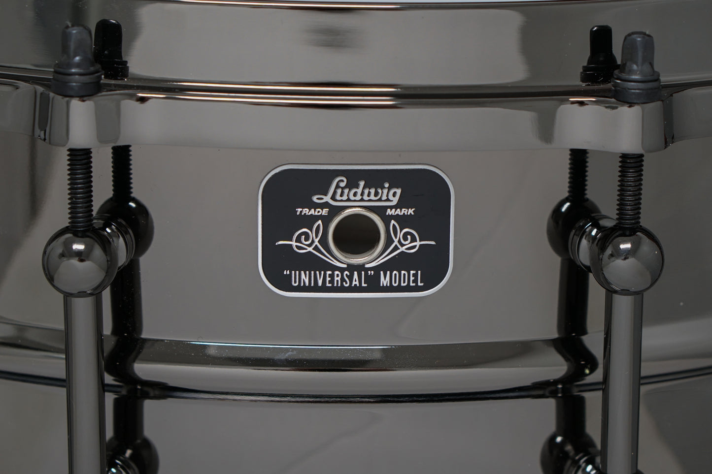 Ludwig 5.5x14" Universal "Back To Black" Brass Snare Drum - LU5514