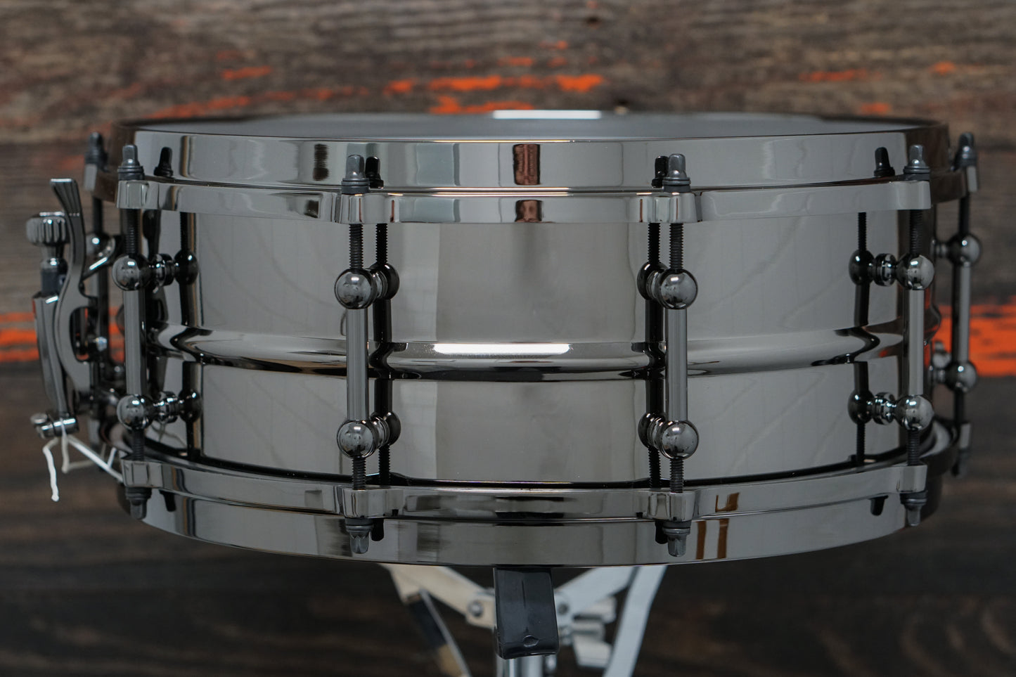 Ludwig 5.5x14" Universal "Back To Black" Brass Snare Drum - LU5514
