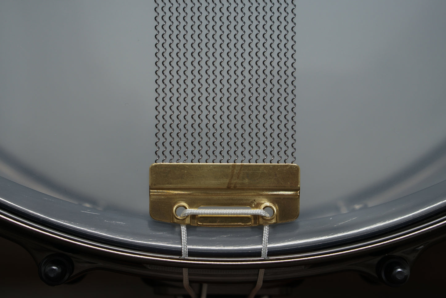 Ludwig 5.5x14" Universal "Back To Black" Brass Snare Drum - LU5514