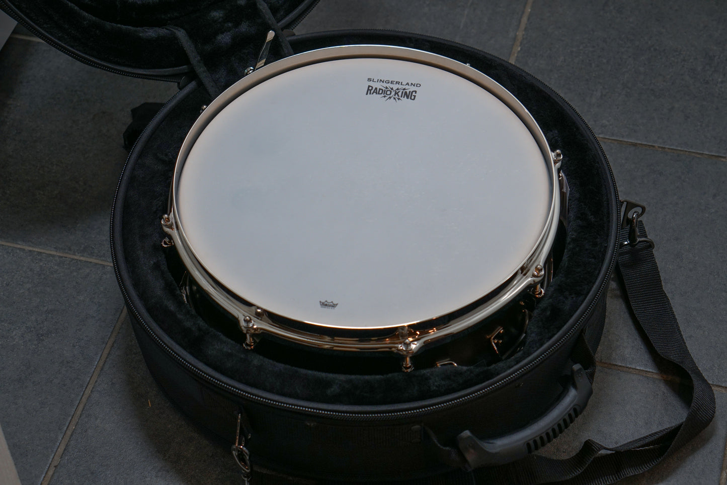 Slingerland 5x14" Solid Maple Radio King Snare Drum - Black & Gold Lacquer