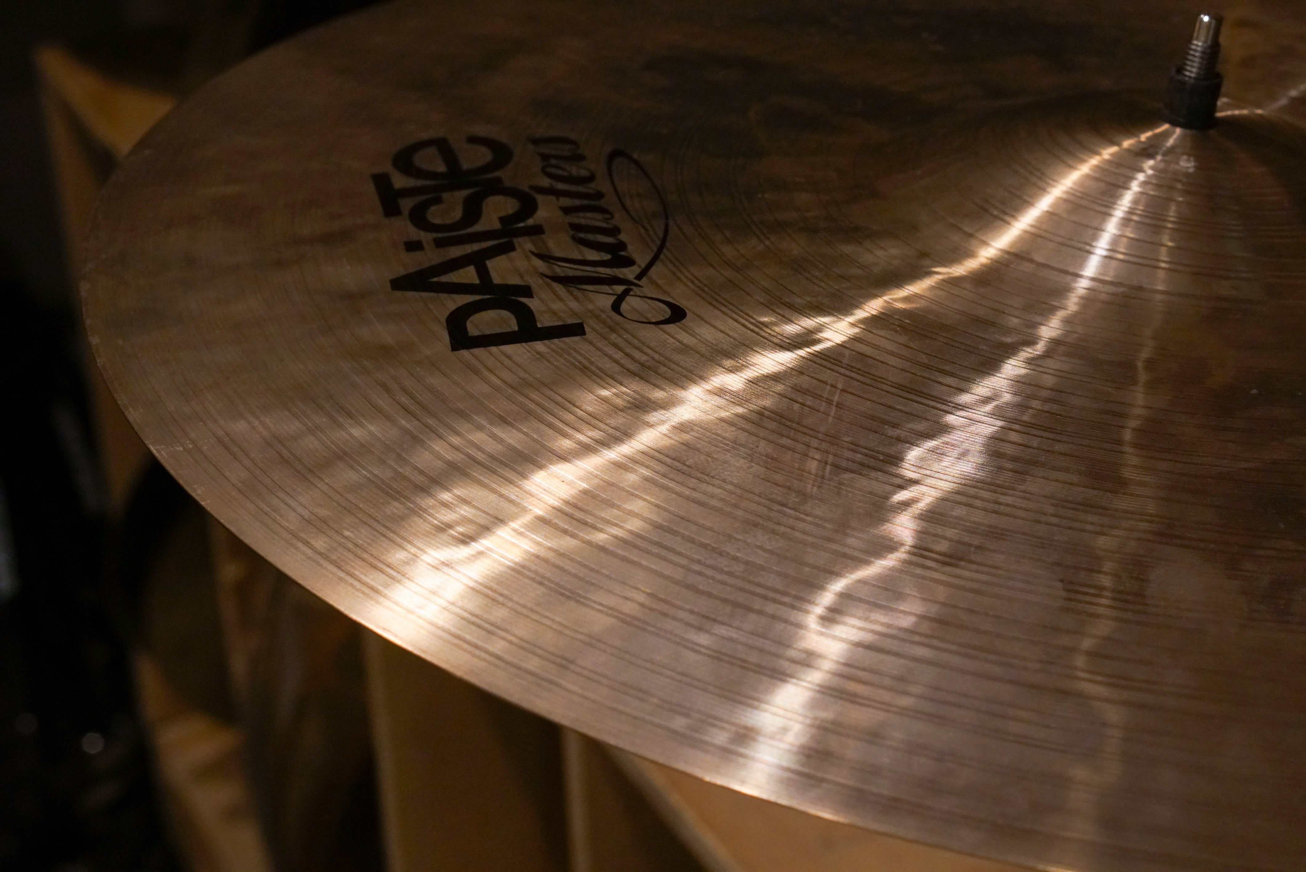 thumbnail image 2 of ISTANBUL AGOP 20" TRADITIONAL SERIES DARK CRASH CYMBAL 2 of 11