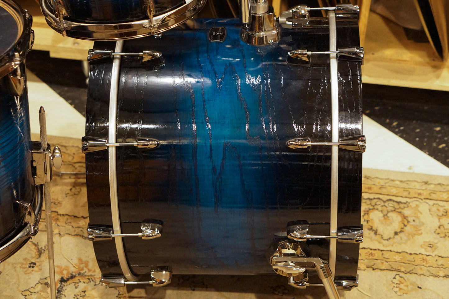Yamaha 8/10/14/20/5.5x14" Live Custom Hybrid Oak Drum Set - Uzu Ice Sunburst