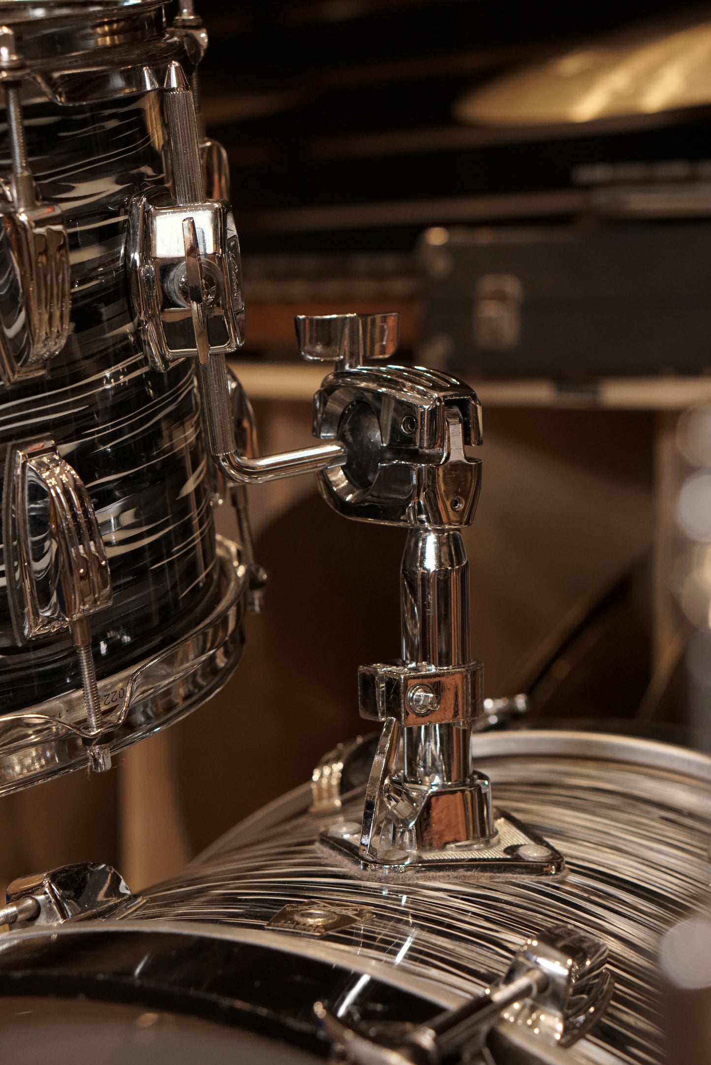 Ludwig 12/13/16/22" Classic Maple Drum Set - Vintage Black Oyster