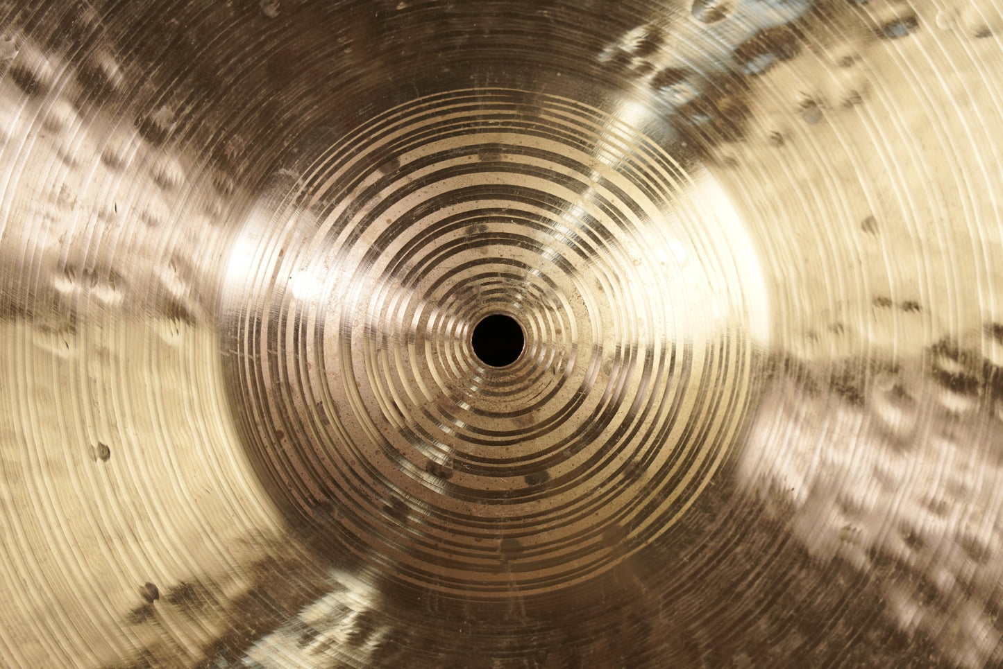 Paiste 22" Signature Traditionals Light Ride Cymbal - 2554g